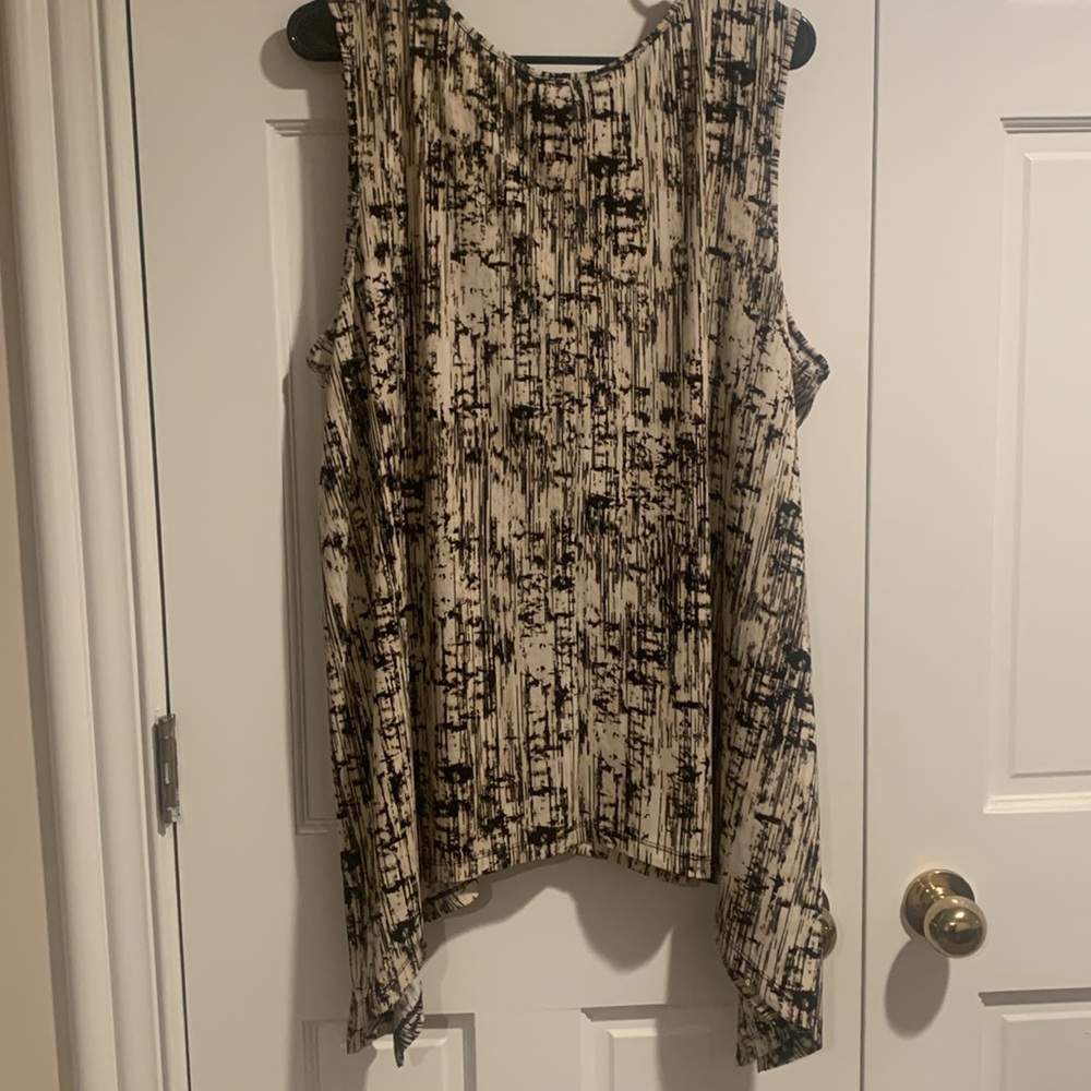 🖤🤎Black and Cream Printed Tank Top🤎🖤 - Picture 4 of 9